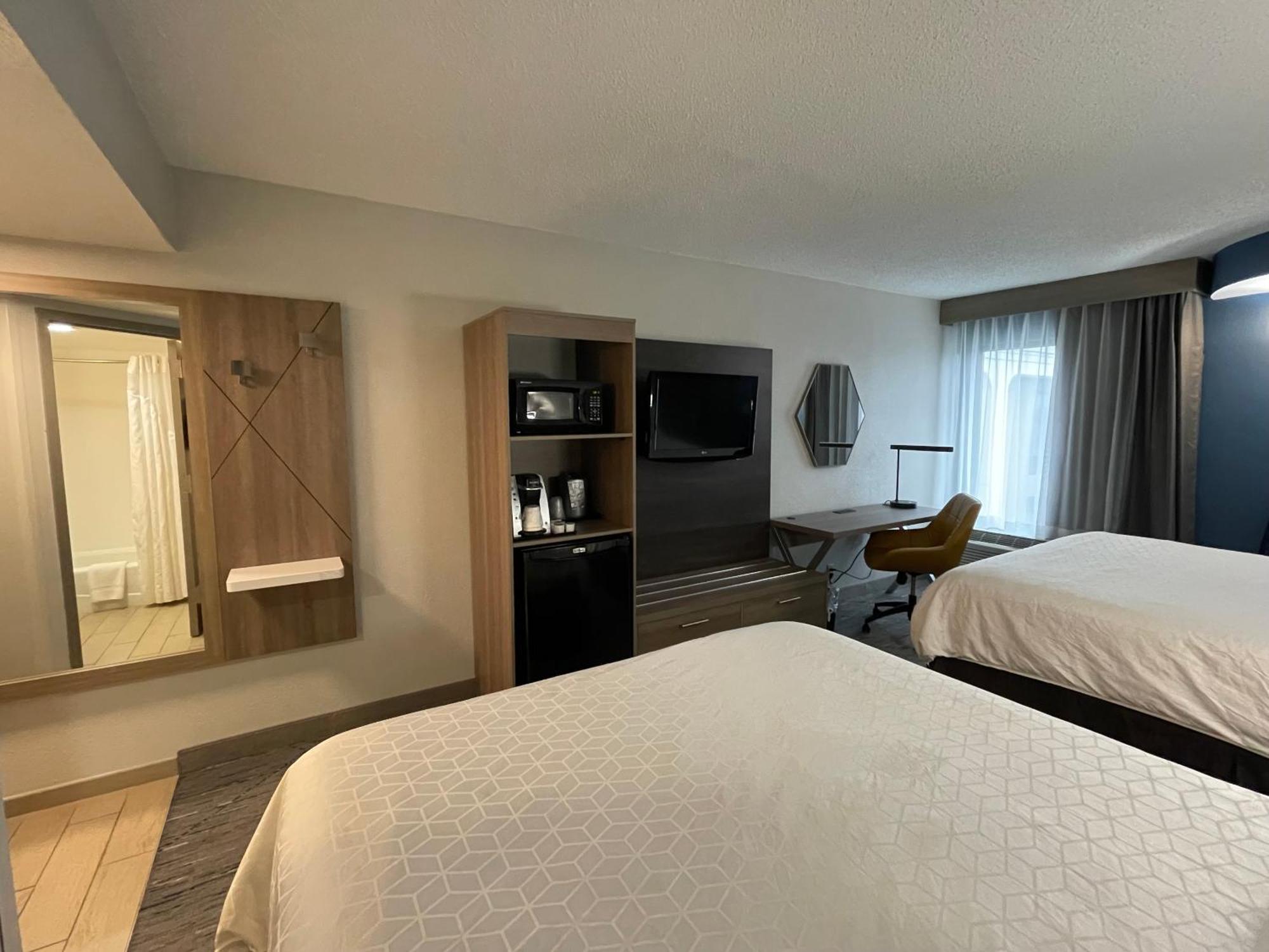 Holiday Inn Express Burlington By Ihg Екстер'єр фото