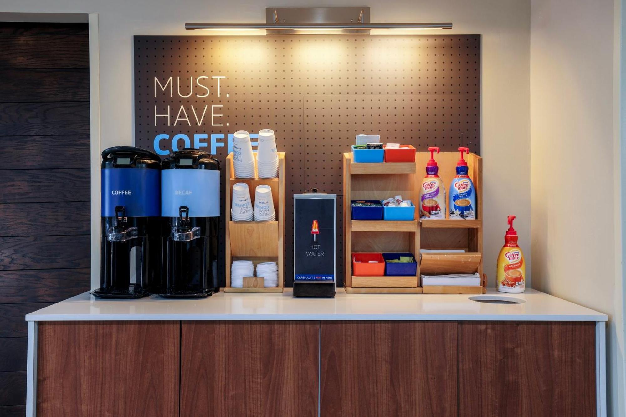 Holiday Inn Express Burlington By Ihg Екстер'єр фото