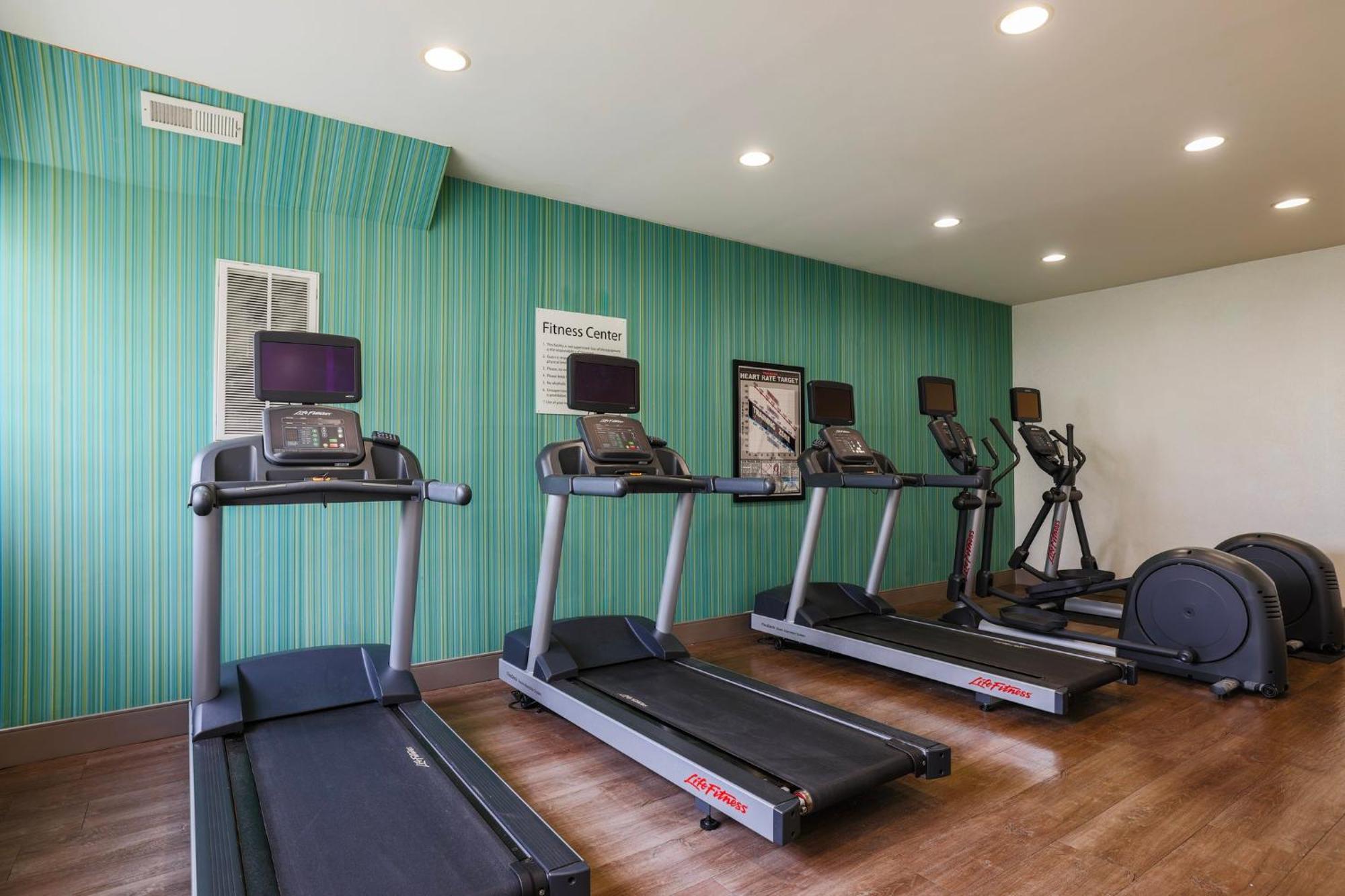 Holiday Inn Express Burlington By Ihg Екстер'єр фото