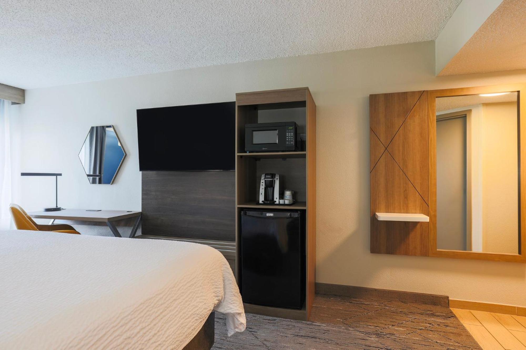 Holiday Inn Express Burlington By Ihg Екстер'єр фото