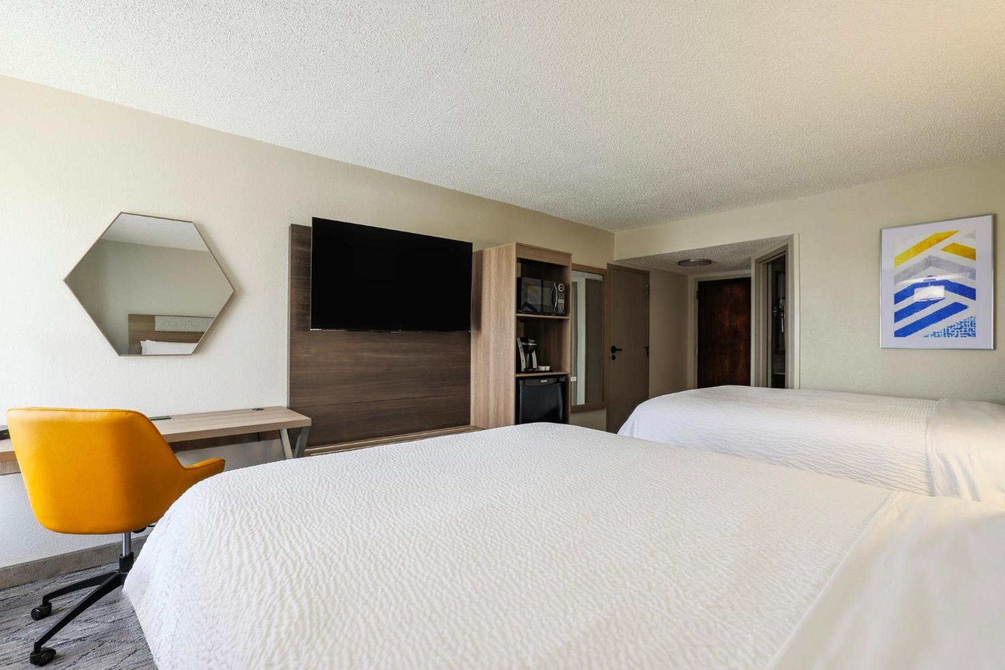 Holiday Inn Express Burlington By Ihg Екстер'єр фото
