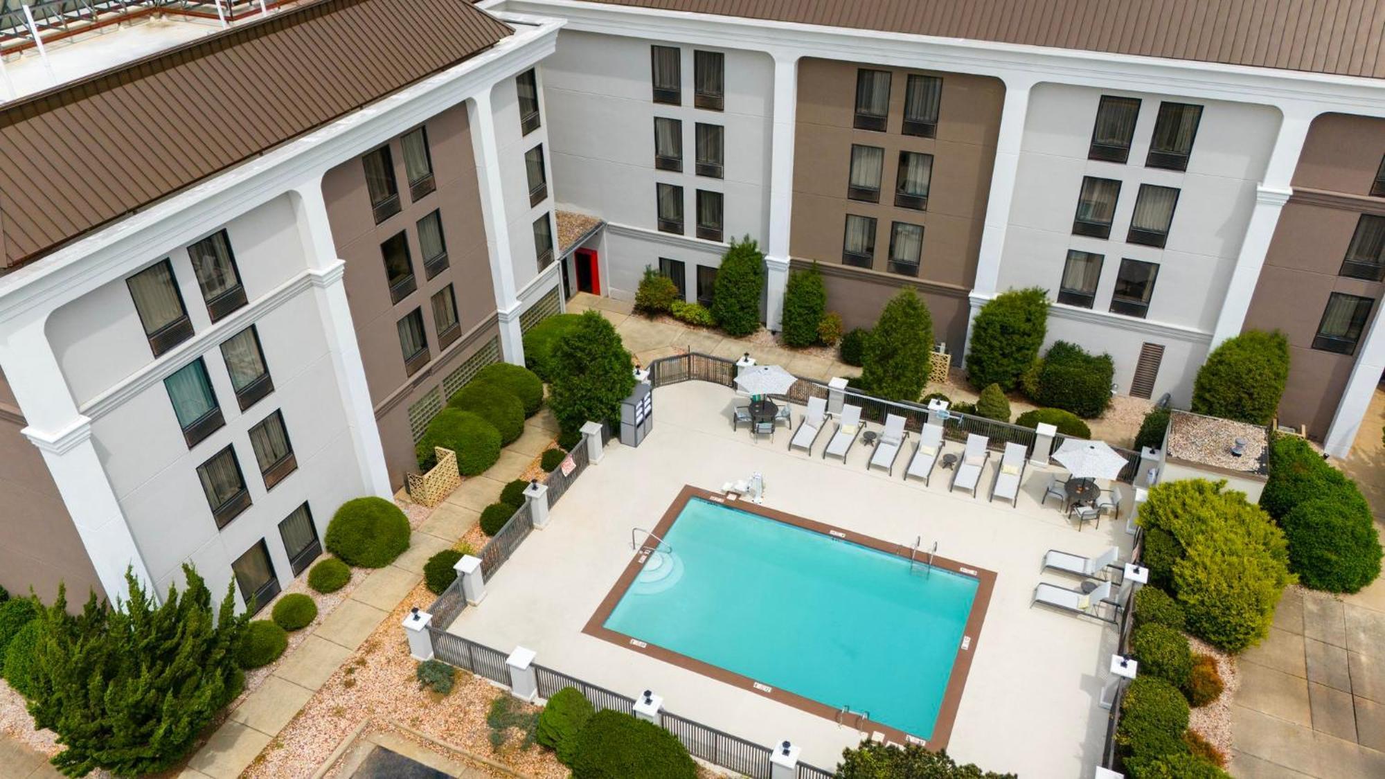 Holiday Inn Express Burlington By Ihg Екстер'єр фото