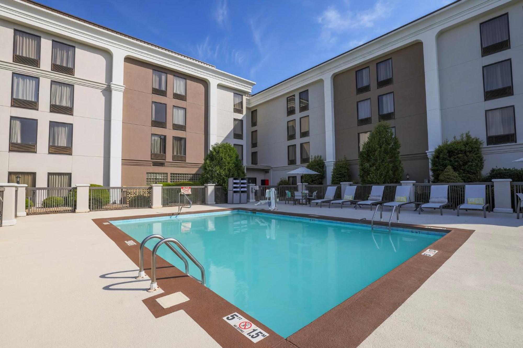 Holiday Inn Express Burlington By Ihg Екстер'єр фото