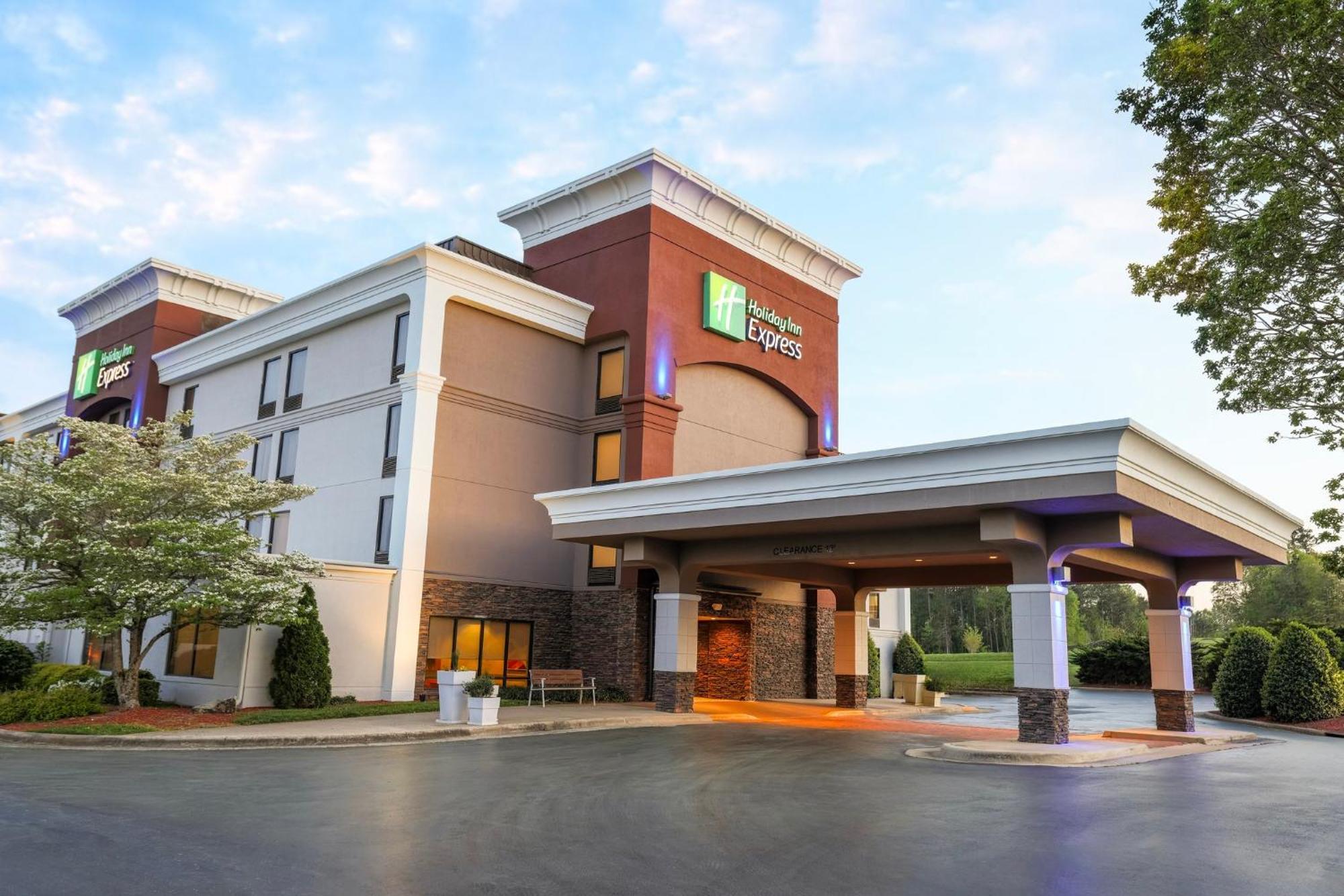Holiday Inn Express Burlington By Ihg Екстер'єр фото