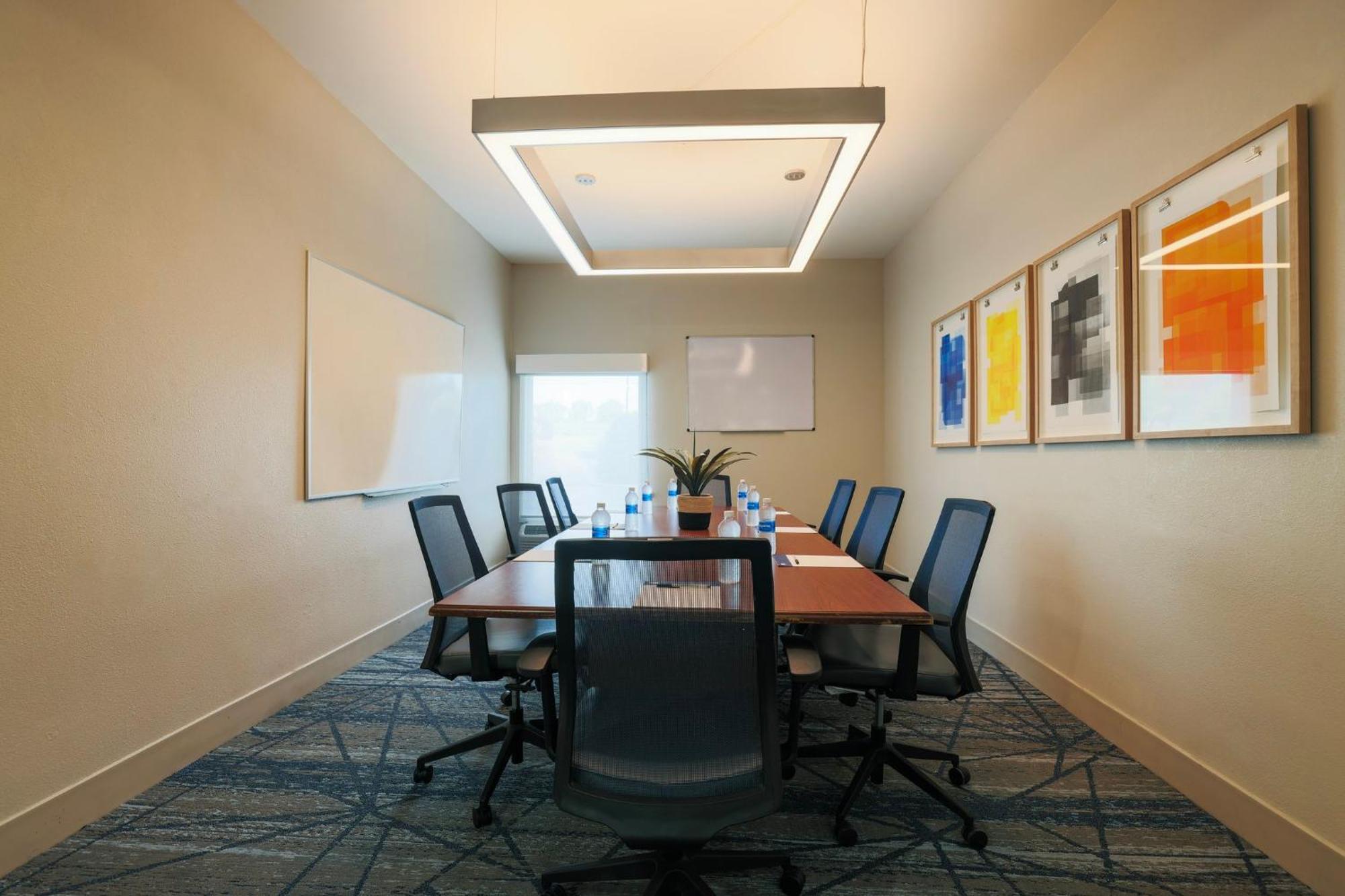 Holiday Inn Express Burlington By Ihg Екстер'єр фото