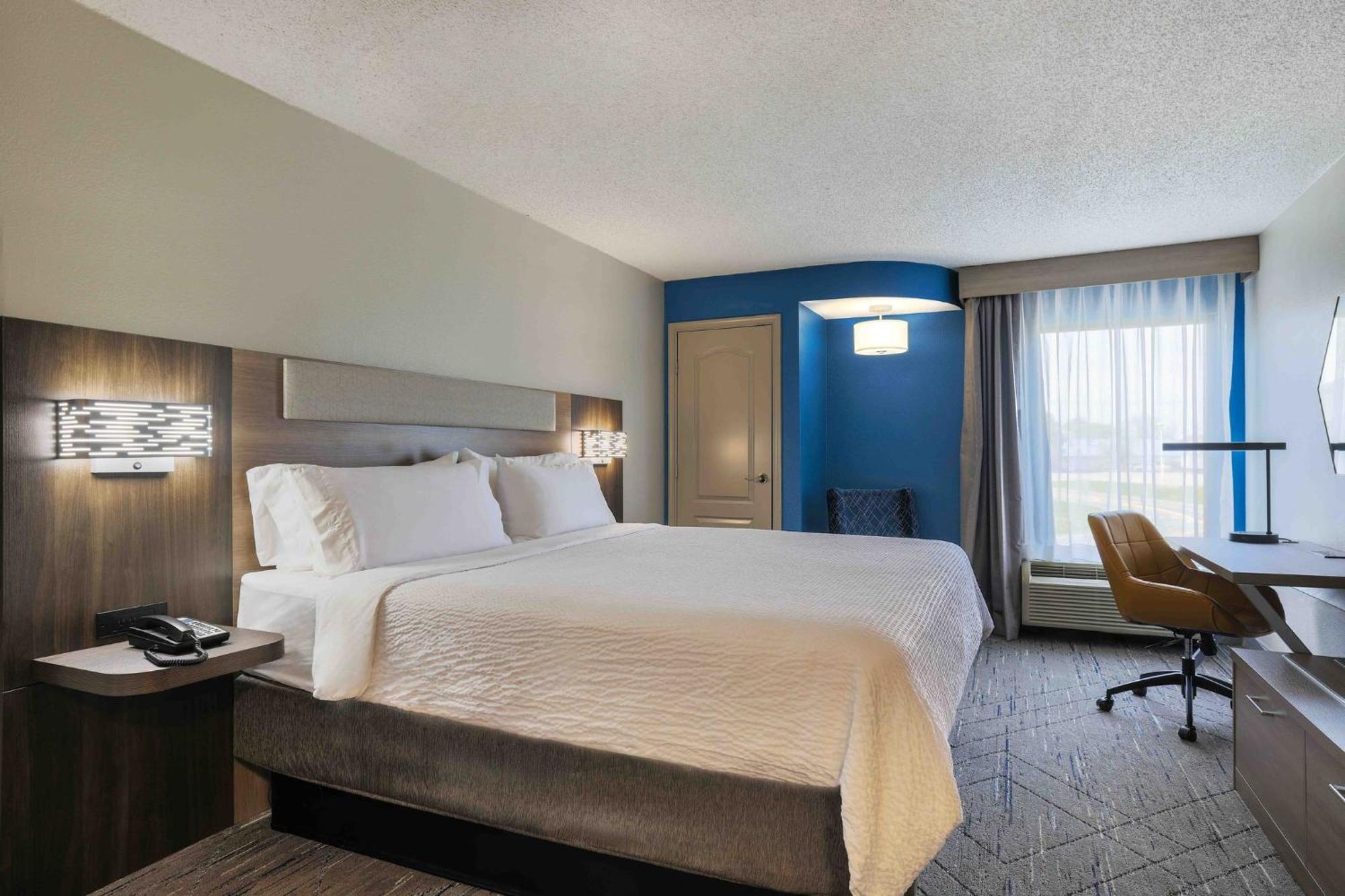 Holiday Inn Express Burlington By Ihg Екстер'єр фото