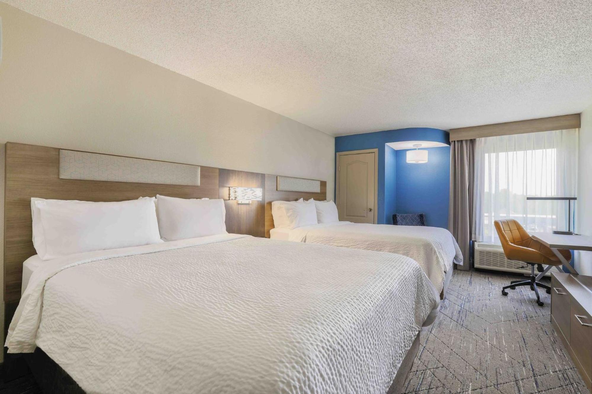Holiday Inn Express Burlington By Ihg Екстер'єр фото